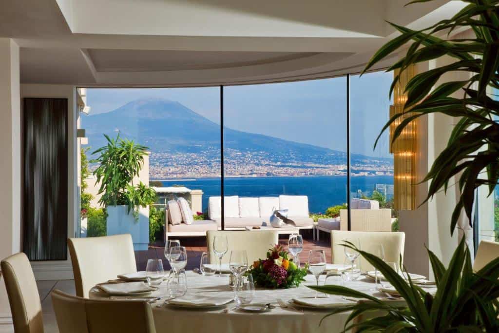 Grand Hotel Vesuvio-luxury hotel in Naples Italy