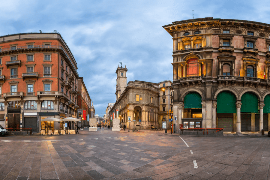 Piazza dei Mercanti in Milan