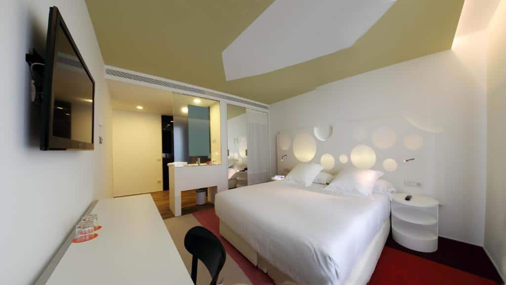 Room Mate Pau mid-range hotel