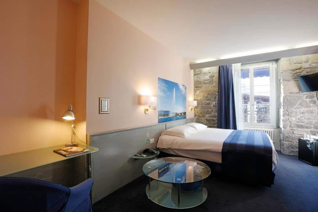 Hotel Montbrillant guest room