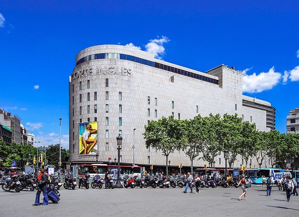 Plaça de Catalunya – shopping in Barcelona