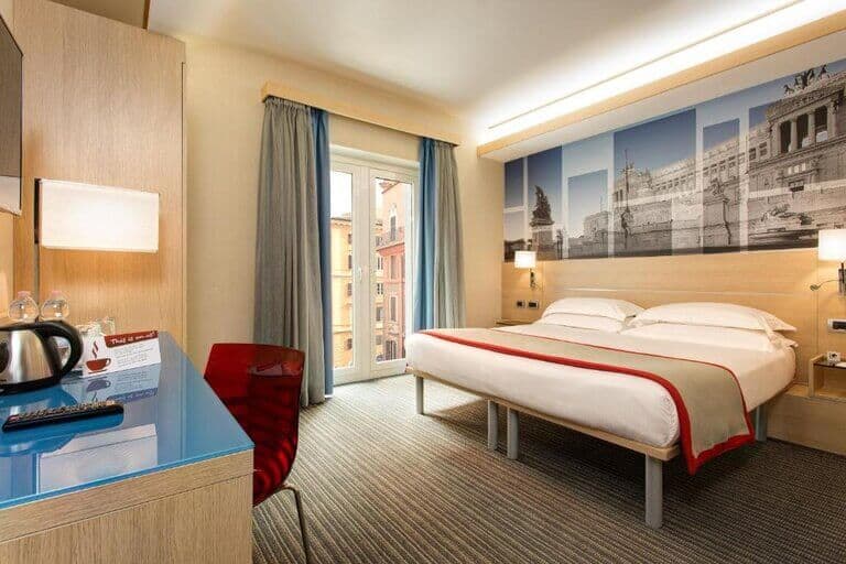 iQ Hotel rooms