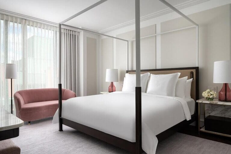 Four Seasons Hotel Montreal room