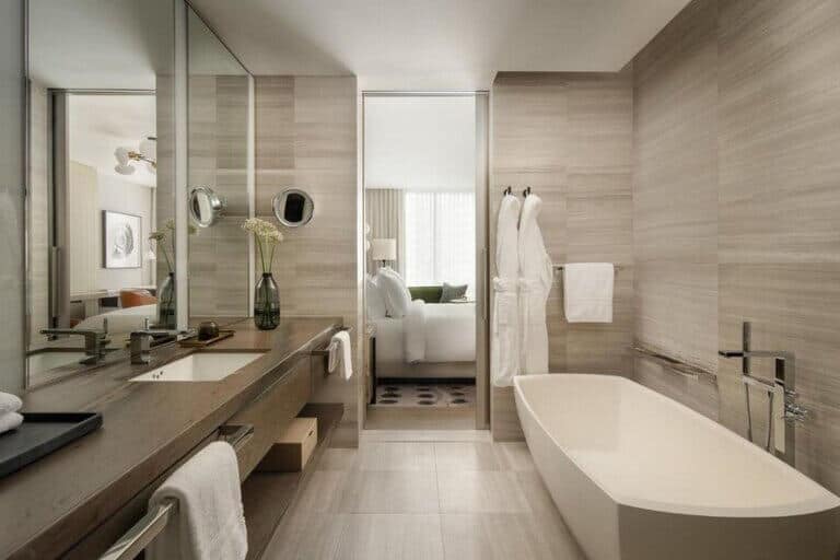 Four Seasons Hotel Toronto bathroom