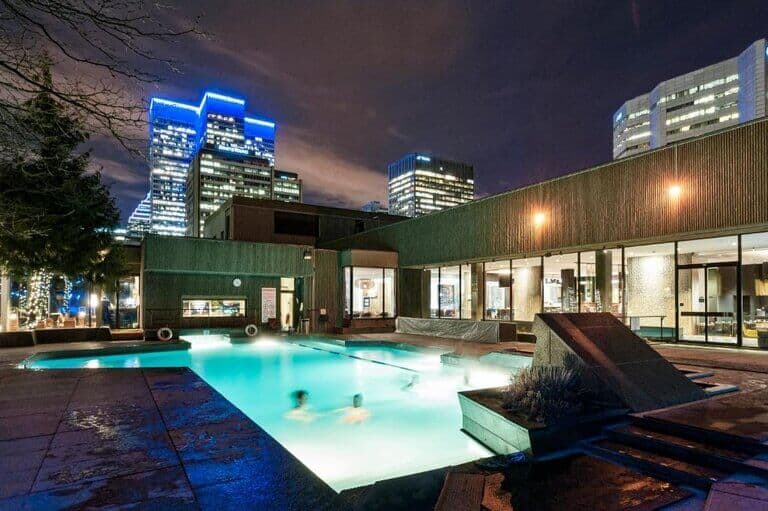 Hotel Bonaventure Montreal outdoor pool