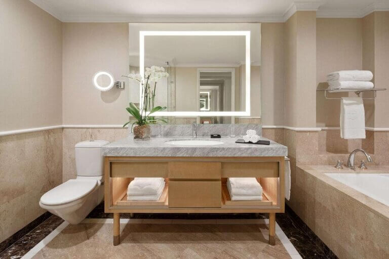 Shangri-La Sydney bathroom