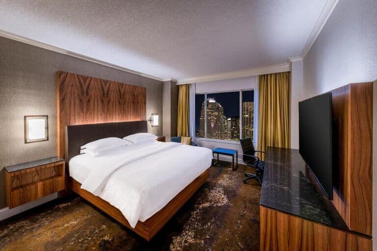 Hyatt Regency Calgary hotel room