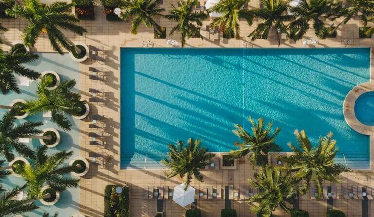 Four Seasons Hotel Miami outdoor pool