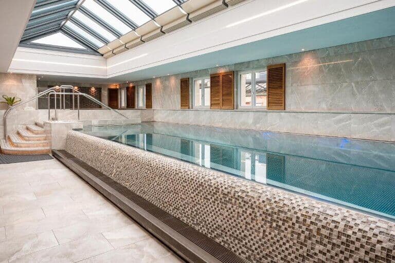 Four Seasons Hotel des Bergues indoor pool